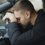 Gdy po pracy nie możesz się wyłączyć: skąd bierze się wewnętrzny niepokój i jak go uspokoić?