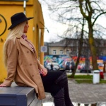 Legginsy w biurowym wydaniu: 7 stylizacji, które wyglądają profesjonalnie