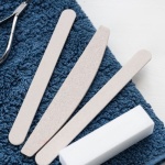 Czyste narzędzia do manicure bez tajemnic: higieniczne mycie, dezynfekcja i sterylizacja krok po kroku