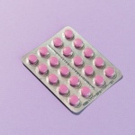 Bez niespodzianek w czasie zmian: jak mądrze dobrać antykoncepcję przed menopauzą?
