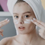 Cera gotowa na wysiłek: jak przygotować twarz przed treningiem, by uniknąć podrażnień i wyprysków
