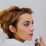 Szybki ratunek na odrosty: puder czy spray — co działa lepiej i dlaczego?
